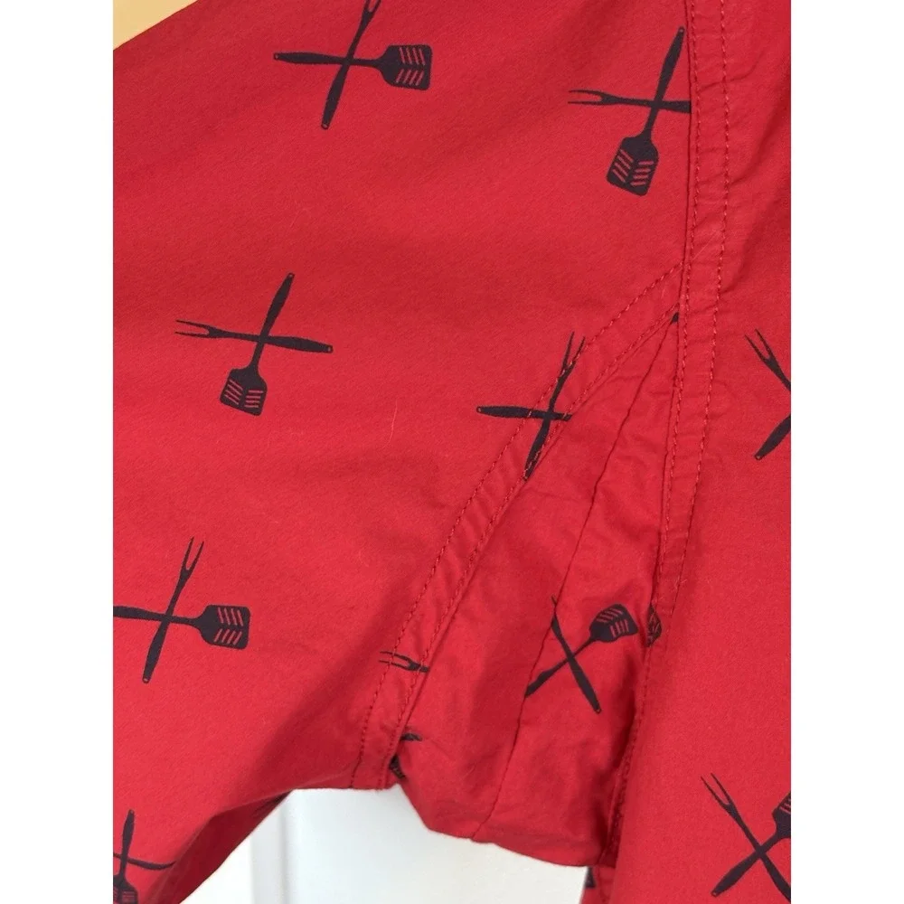 Duluth Trading  Mens‎ Red Grilling Print Short Sleeve Button Up Shirt L Tall